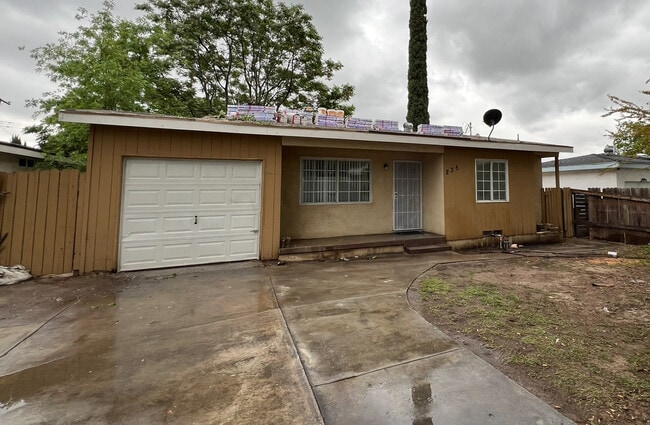 Photo - 235 E 47th St House