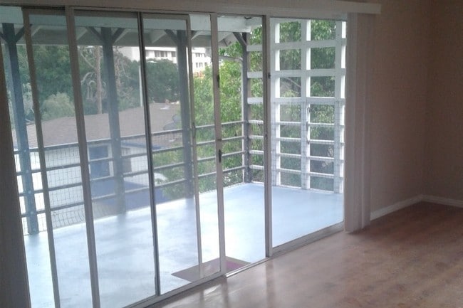 Building Photo - 2119 1/2 S Beverly Glen Blvd Rental
