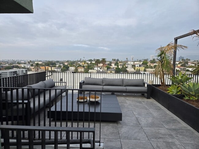 Photo - 4506 Dockweiler St Unit 304