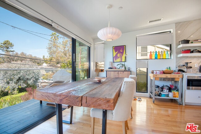 Building Photo - 581 Agate St