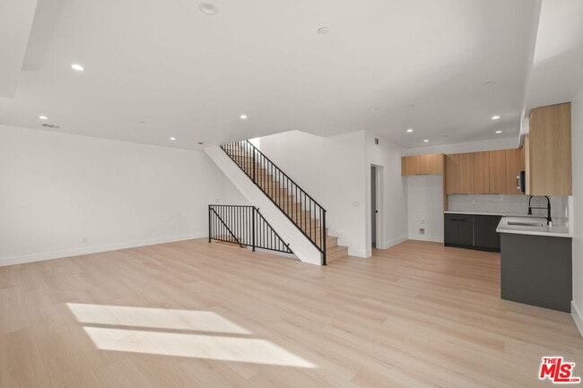 Photo - 913 N Hobart Blvd Unit 3/4