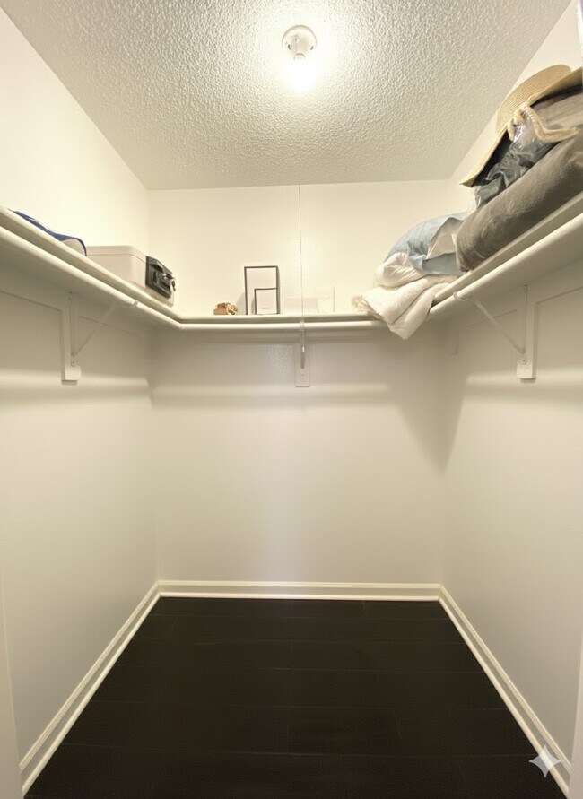 Photo - 620 W Hyde Park Blvd Unit 313