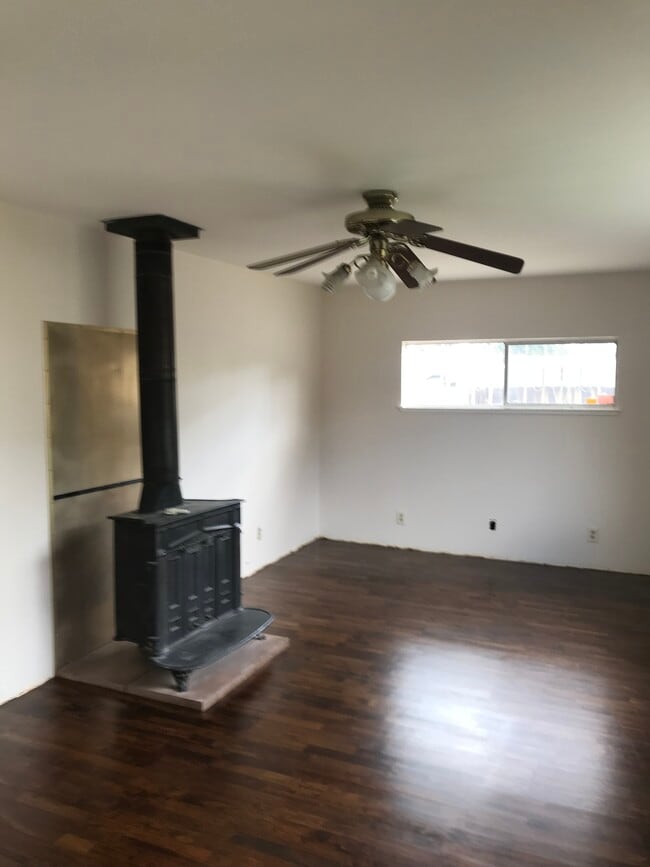 Photo - 554 S Indiana St