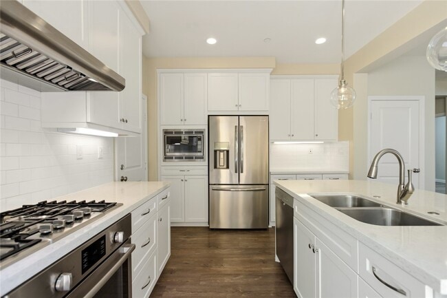 Photo - 55 Jade Flower