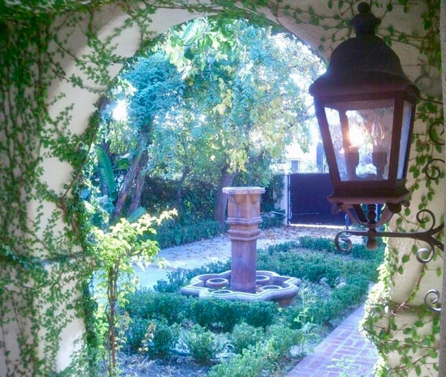 Building Photo - 634 N Highland Ave Unit 634