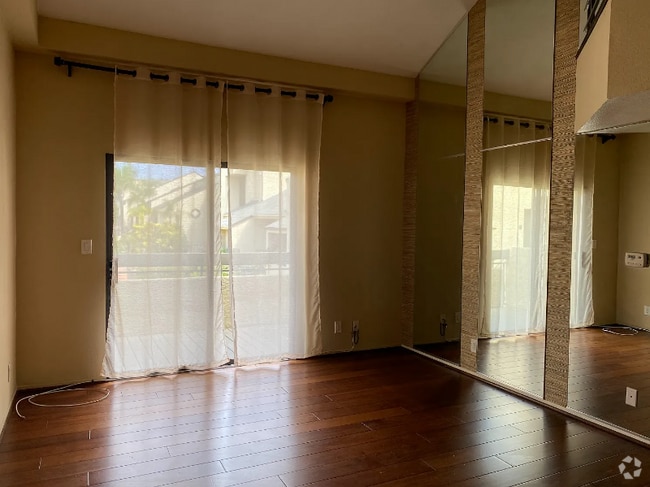 Building Photo - 64 Mar Vista Ave Unit APT 210