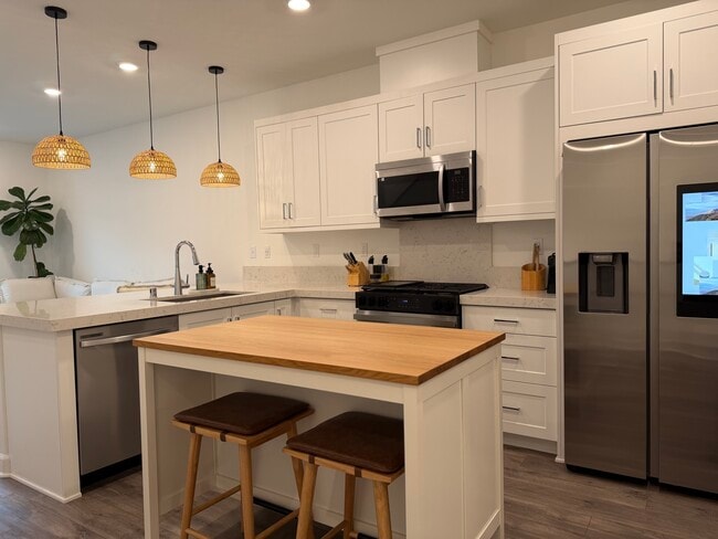 Building Photo - 2115 Senita Dr