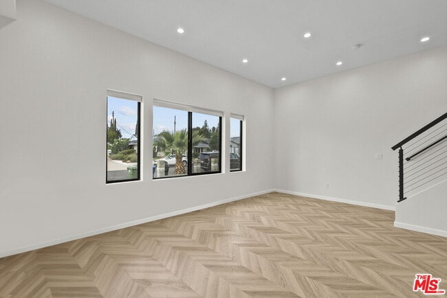 Photo - 10006 Odessa Ave