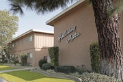 Photo - Holiday Manor Apartments