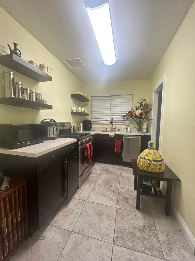 Kitchen - 4865 W 21st St