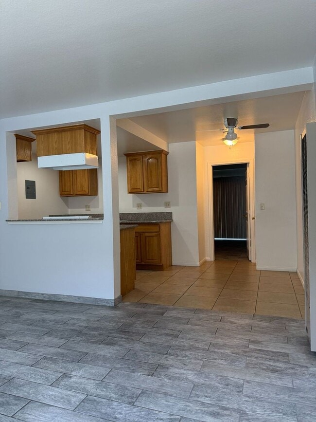 Building Photo - 1 BEDROOM 1 BATHROOM ONTARIO APARTMENT Unit B