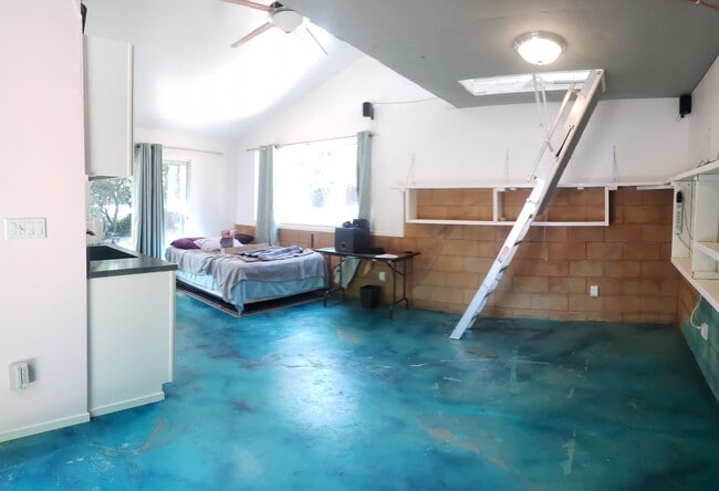 Building Photo - 3420 Unit Pool House