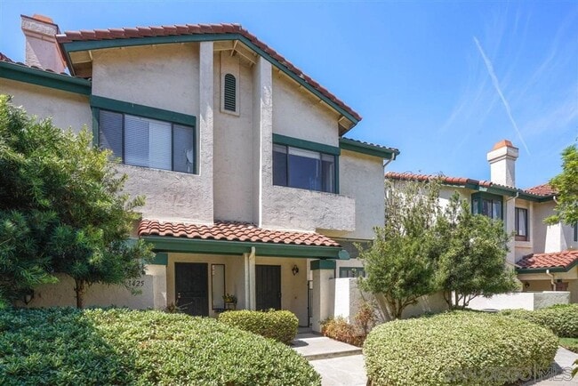 Remodeled 2 Bedroom Townhome w/Attached 2 ... - Remodeled 2 Bedroom Townhome w/Attached 2 ...