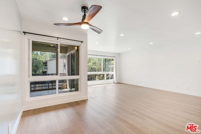 Photo - 6275 Canterbury Dr Unit 210