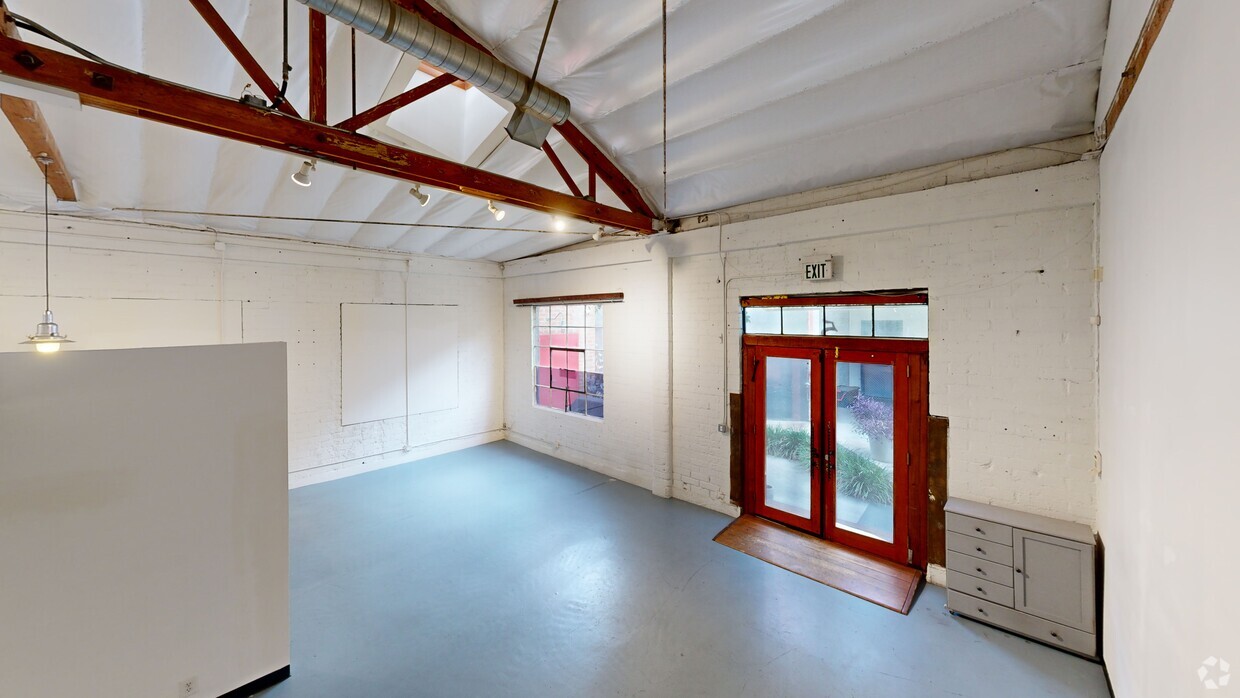 3D Tour - Studios at Walnut Unit 5