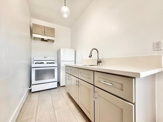 Building Photo - 5407 Sierra Vista Ave Unit 301 Rental