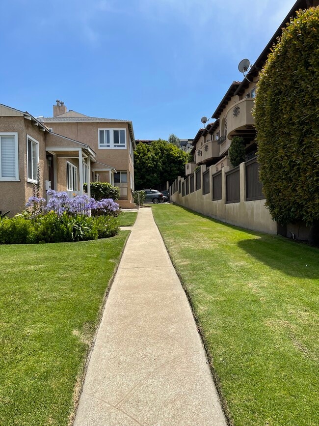 Building Photo - 702 S Pacific Coast Hwy Unit Apartment C