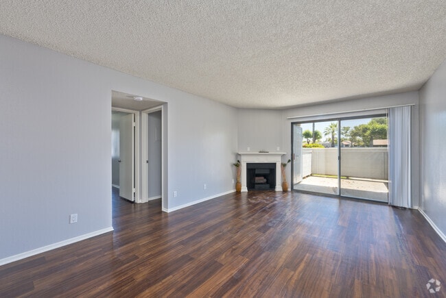 2BR, 2BA - 1010SF - Living Room - Harris Place Apartments
