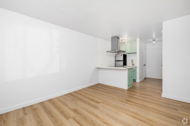 Studio, 1BA - 400SF - Living Room - 114 Gramercy Place