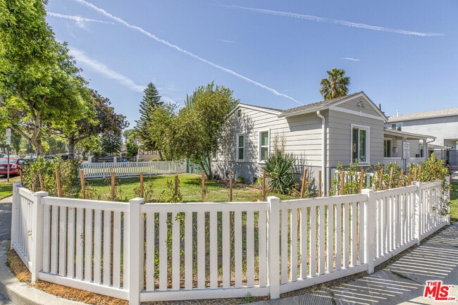 Photo - 715 S Lake St