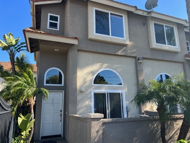 Building Photo - Private, Gated and the Heart of Costa Mesa!