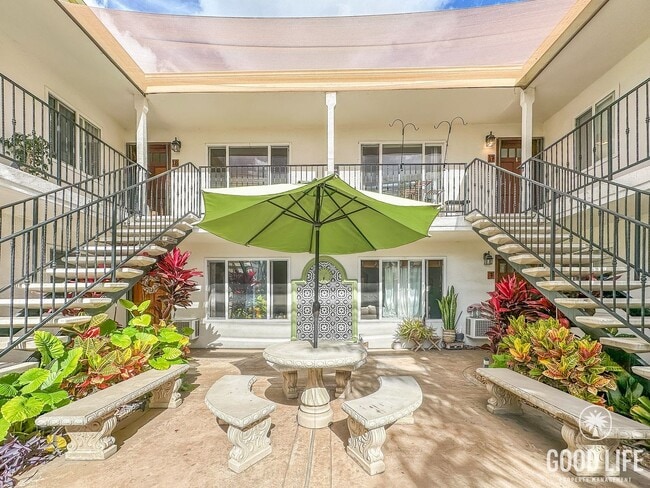 Beautiful 2B 1BA Condo w/ Reserved Parking and Wall AC! - Beautiful 2B 1BA Condo w/ Reserved Parking and Wall AC! Unit 17