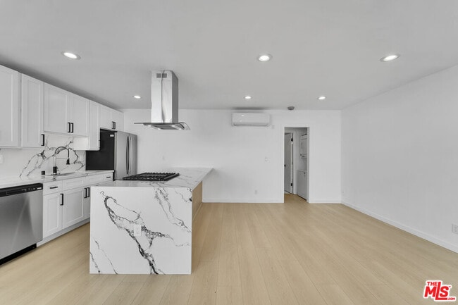 Building Photo - 926 N Spaulding Ave Unit 2