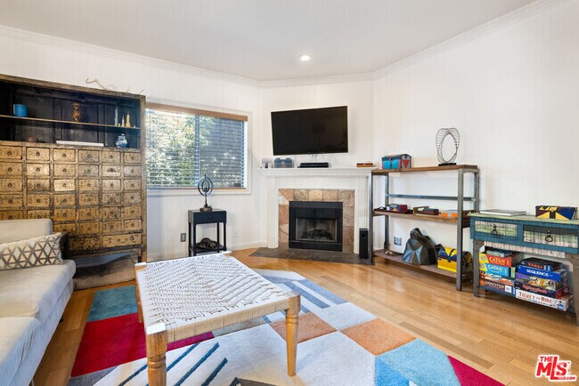 Building Photo - 14256 Victory Blvd Rental
