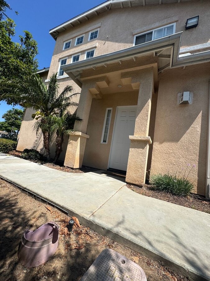 Luxurious 2 bedroom, 2.5 bath townhome, AC... - Luxurious 2 bedroom, 2.5 bath townhome, AC...