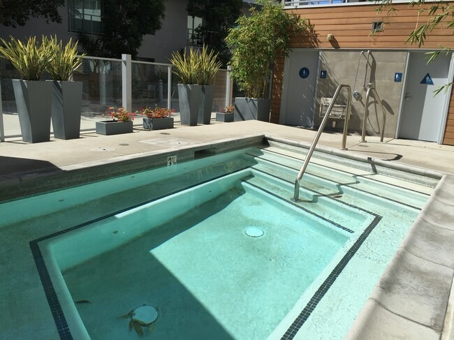 Jacuzzi - 11500 Tennessee Ave Unit 419