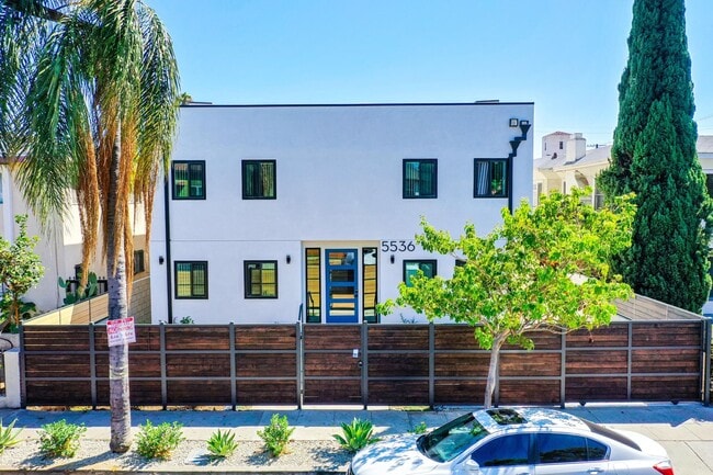 Photo - Premium Dion Apartments