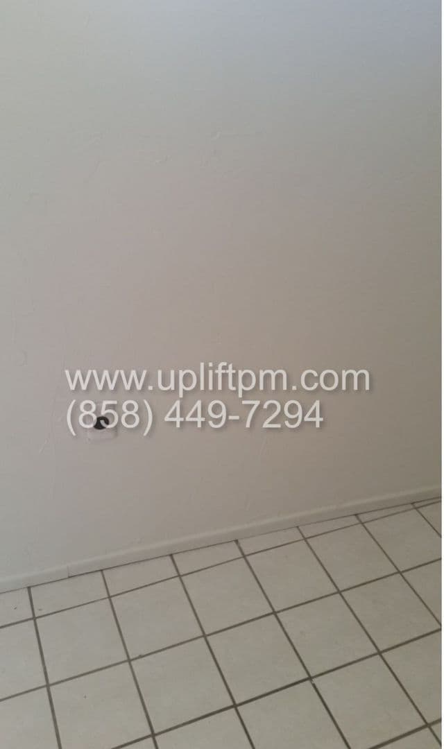 Photo - 102 N Ramona St