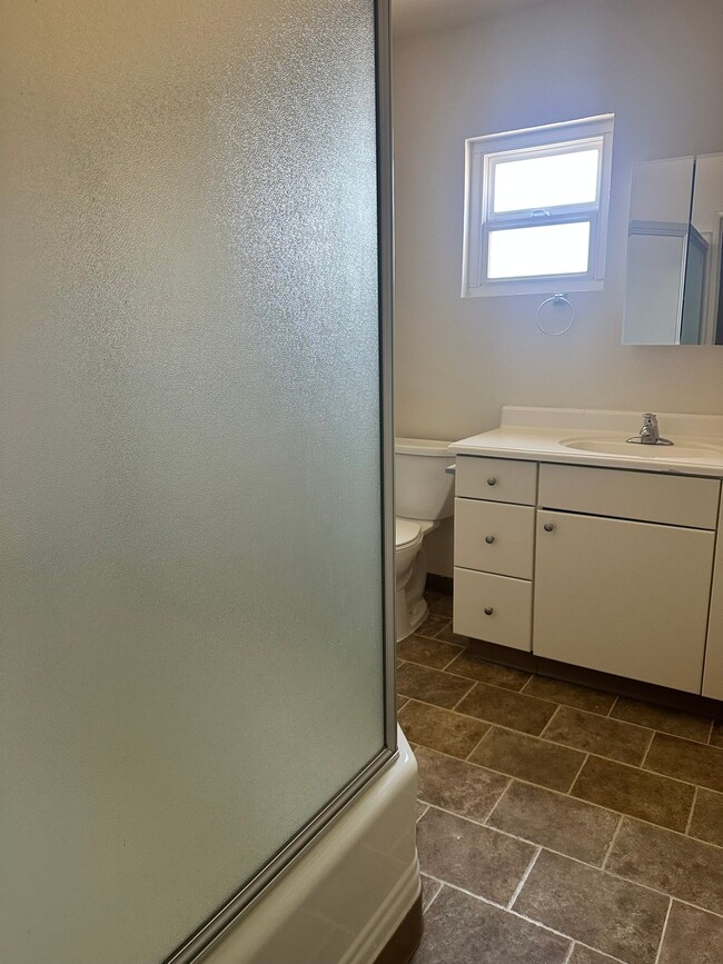 Photo - 451 E Rowland St