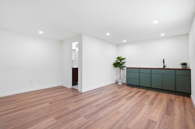 Bonus Space - 6120 Case Ave