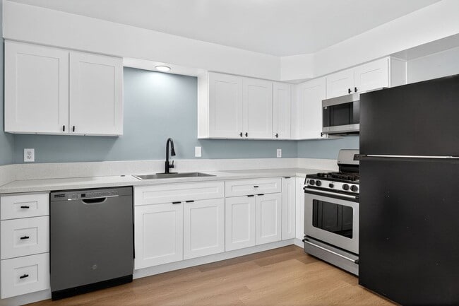 Building Photo - 44440 Acacia Dr Unit 4