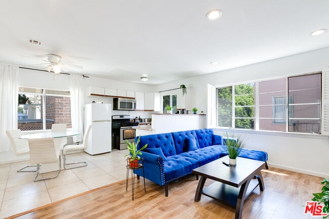 Building Photo - 137 Rexford Dr Unit 1/4