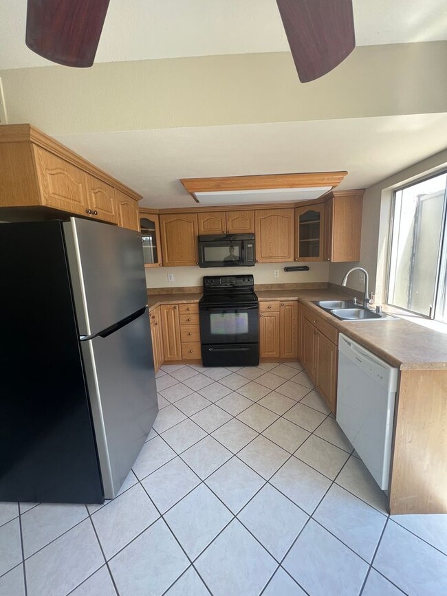 2 Bedroom 1.5 Bath townhouse in Escondido - 2 Bedroom 1.5 Bath townhouse in Escondido