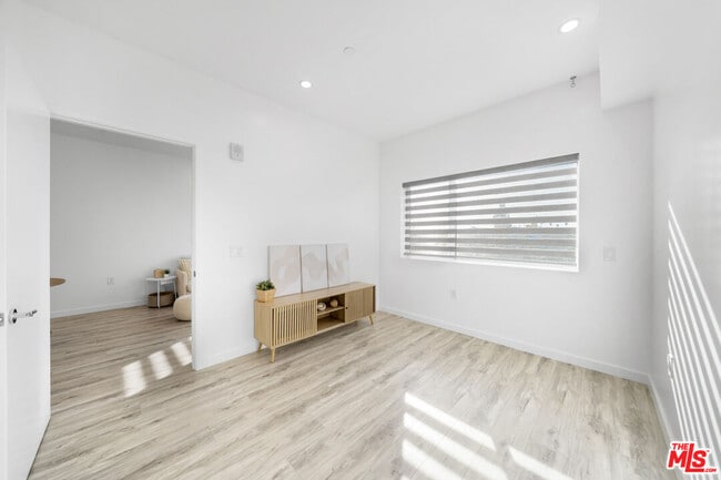 Photo - 1229 S Kingsley Dr