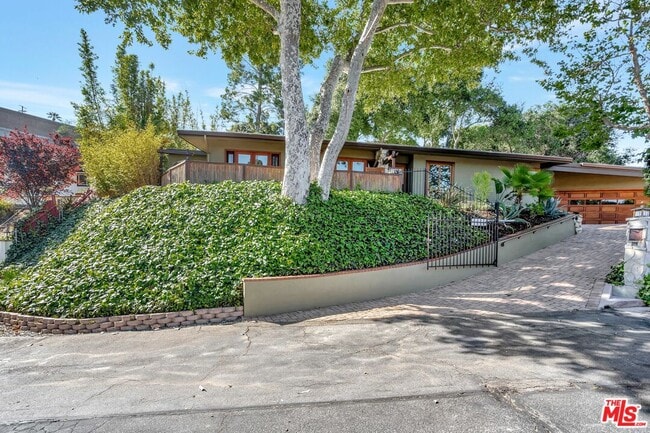Photo - 15511 Woodcrest Dr House