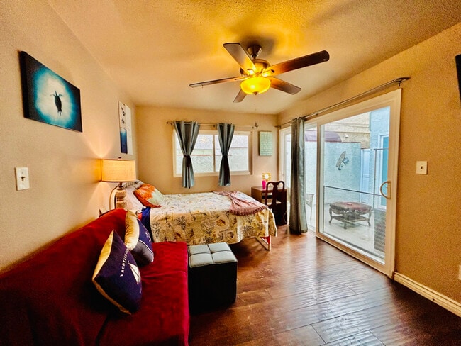 Building Photo - 604 17th St