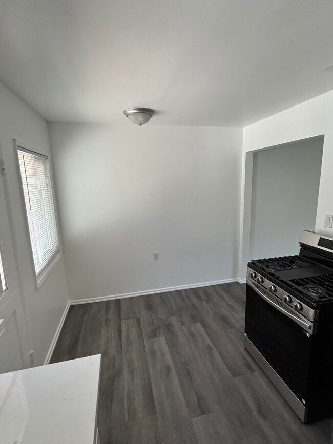Photo - 1206 W Victory Blvd