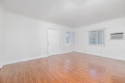 2BR, 1BA - 950SF - Living Room - 212 S Buena Vista St