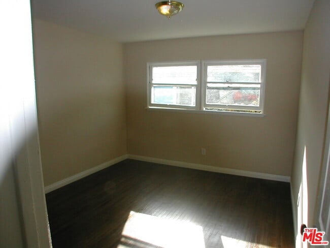 Photo - 833 N Kingsley Dr Unit 3