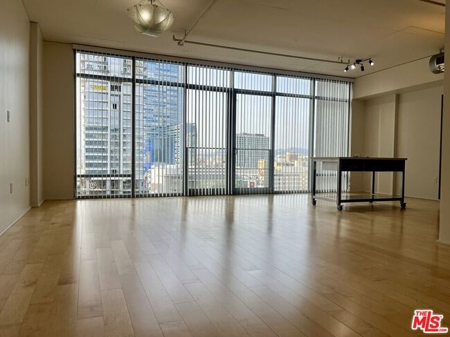 Building Photo - 1100 S Hope St Unit 1310 Rental