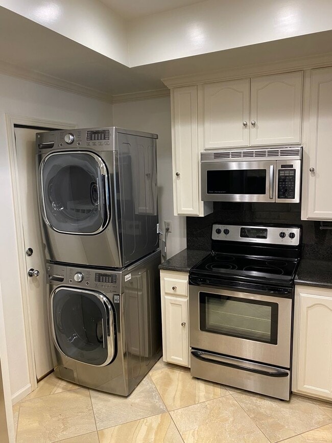 Photo - Beautiful Gigantic Condo in Beverly Hills!!!