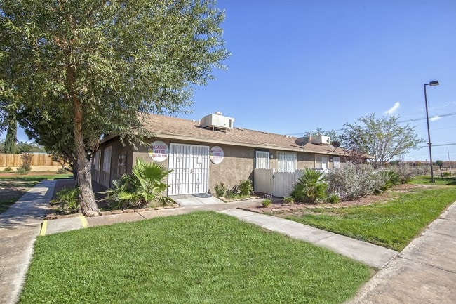 Sunnyside Apartments - Sunnyside Apartments