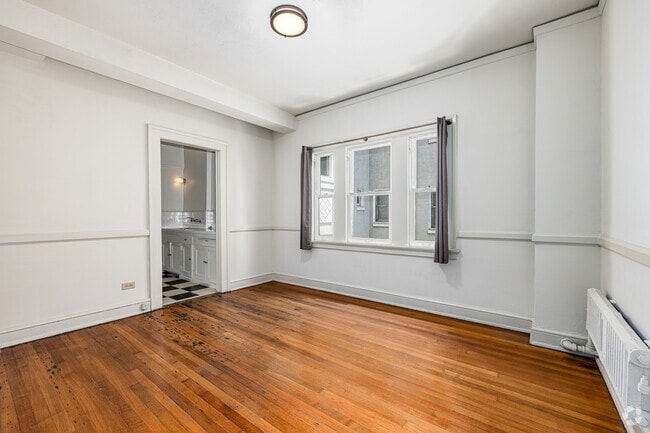 1BR, 1BA - 970SF - Dining Room - Ansonia Apartments