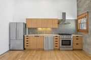1BR, 1BA - 1000SF - Kitchen - Venice Beach Art Lofts
