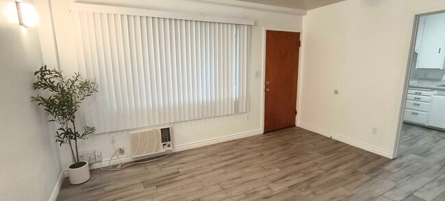 Building Photo - 701 6th Ave Unit A