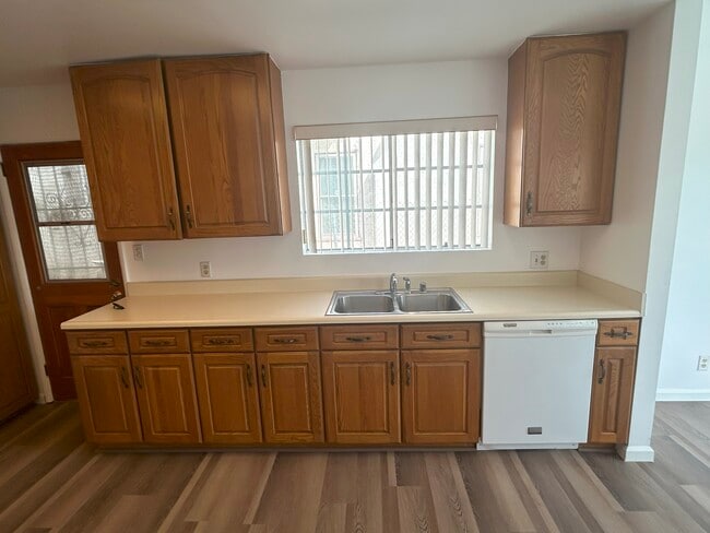 KItchen - 643 Manchester Ter Unit House